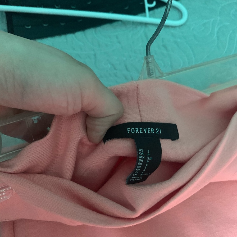 Brand new skirt !! Forever 21! Never worn.